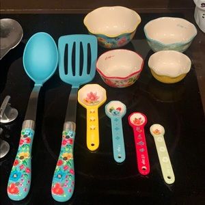 Pioneer woman baking set